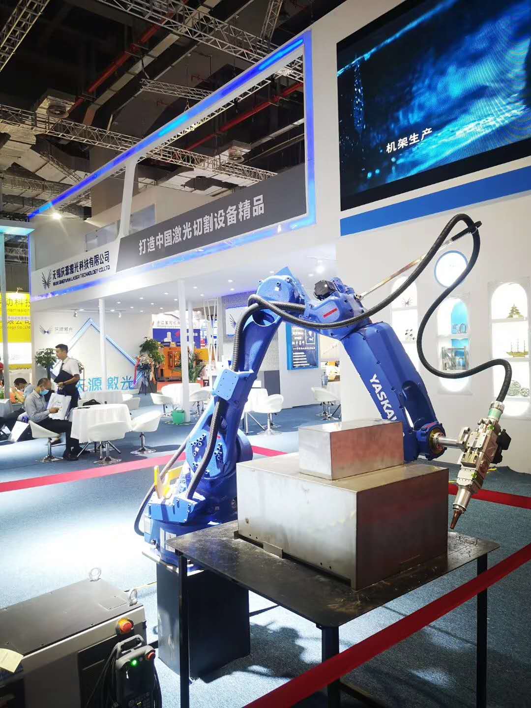 Robotic laser welding machine
